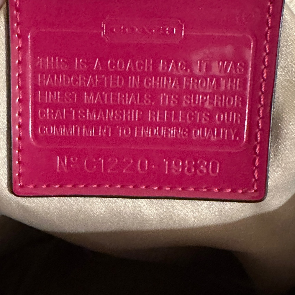 Coach Poppy Quilted Patent Leather shoulder bag. - Picture 9 of 10